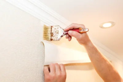 Pose de papier peint à Volonne — revêtements muraux et toiles de verre